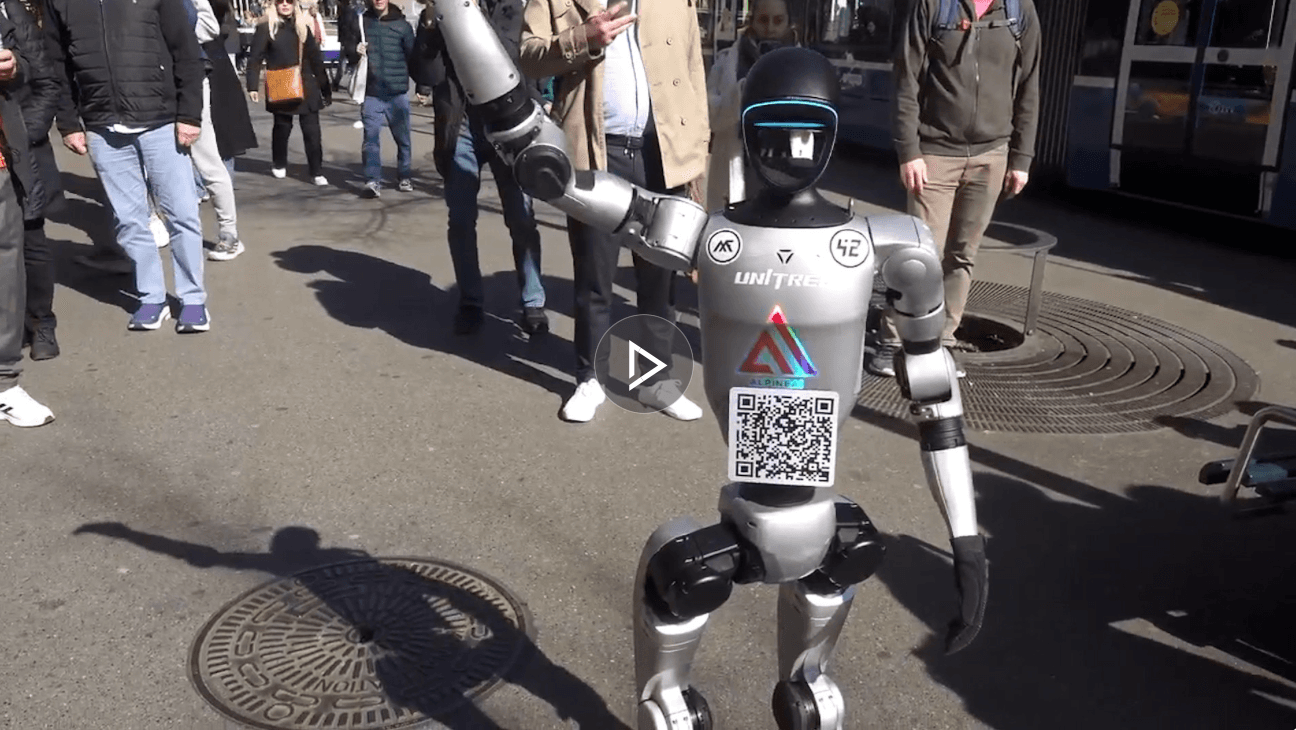 This is what passersby on Bahnhofstrasse think of robot G1.